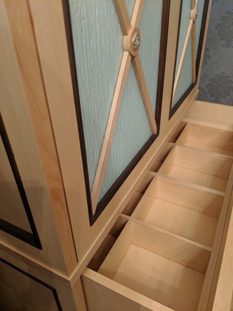 DesignCreate3's tweet image. It&apos;s always in the detail.

Handmade cast and turned knobs and drawer organiser.

#handmade #handmadefurniture #finefurniture #maple #bespoke #interiors #designandcreate #jameswyatt