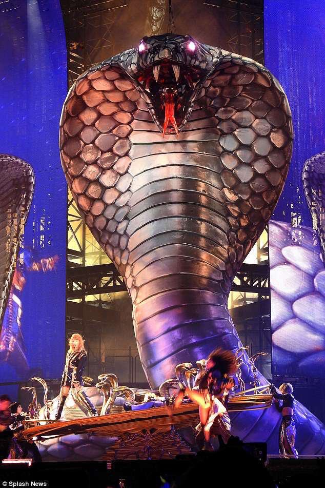 TSwiftNZ's tweet image. We will miss you Karyn 🐍✨ #repTourTokyo