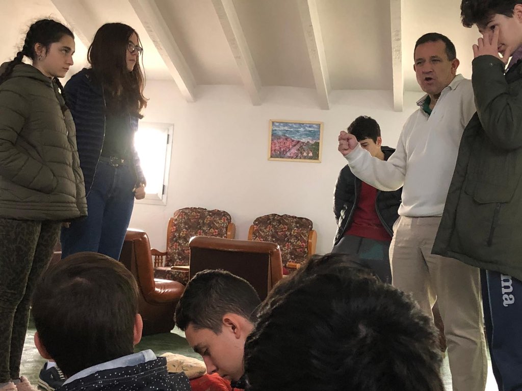 escuelaspiaszgz's tweet photo. Celebrar la vida debería ser obligatorio cada mañana, nosotros hemos celebrado nuestra vida con todos los alumnos de 4esob en las convis de esta semana. #masqueuncole #contigomas #convivencias #queremossertucole https://t.co/PSS2oJHJOI