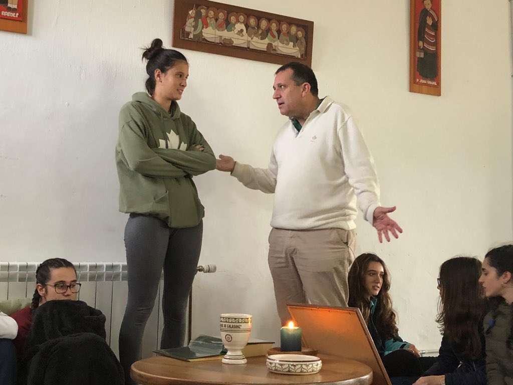 escuelaspiaszgz's tweet photo. Celebrar la vida debería ser obligatorio cada mañana, nosotros hemos celebrado nuestra vida con todos los alumnos de 4esob en las convis de esta semana. #masqueuncole #contigomas #convivencias #queremossertucole https://t.co/PSS2oJHJOI