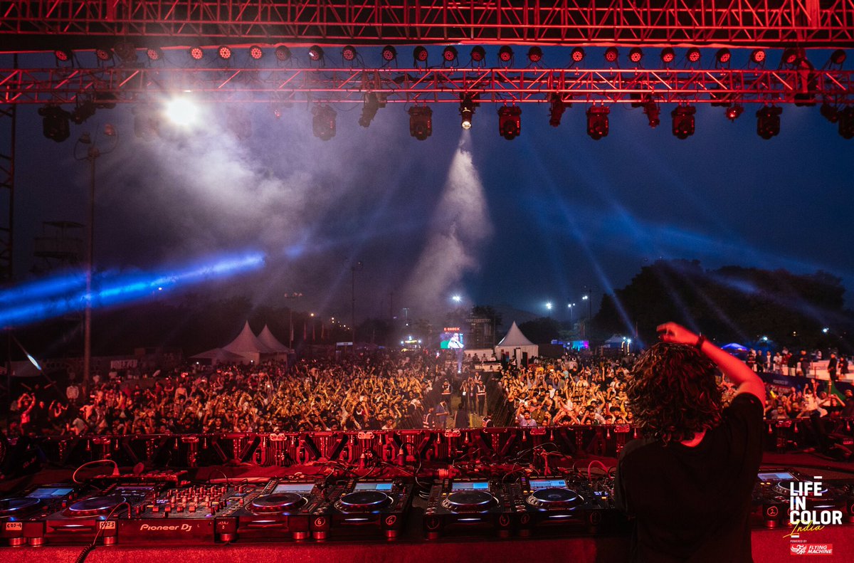 #Thankyou <a href="/phoenixlive_in/">Phoenix Live</a> &amp; <a href="/lictour/">LIC - Life In Color</a> for considering me to be a part of this beautiful journey! It was truly an honour sharing the stage wid <a href="/diplo/">diplo</a> &amp; <a href="/DJ4B/">4️⃣🐝</a> at <a href="/lictourIndia/">Life In Color India</a>! A huge thanks to all those who came out &amp; supported. This was my view from the stage! #smokey #smokeysound