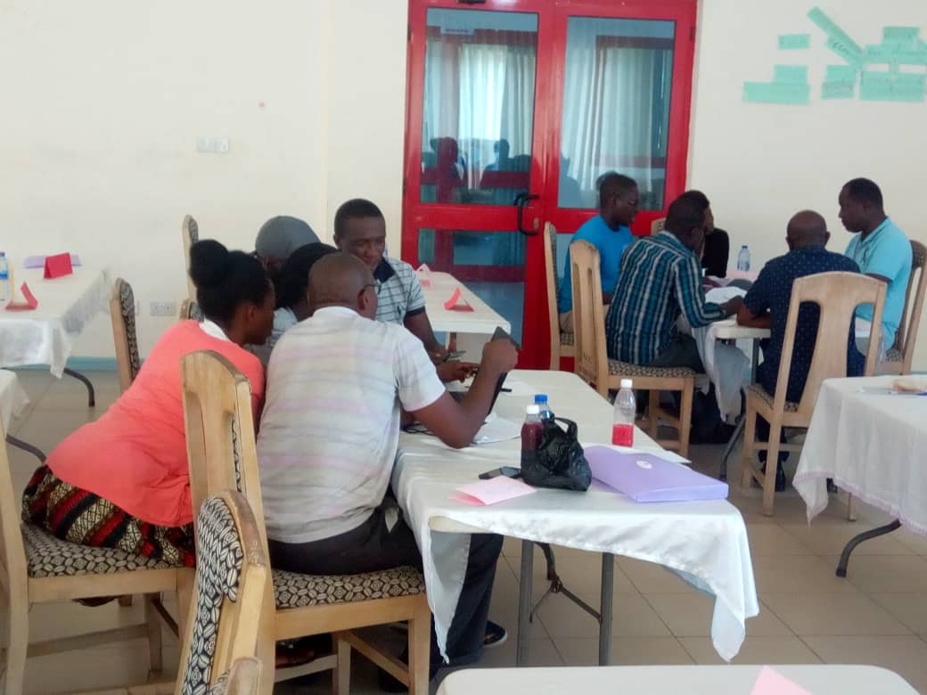 NatureToday1's tweet image. Participants of the #FisheriesManagement #ShortCourse #Learningbyexample. Group discussions on field observations and lessons LEARNED. #USAID #UCC #CCM #NATURETODAY #FISHERIESMANAGEMENT