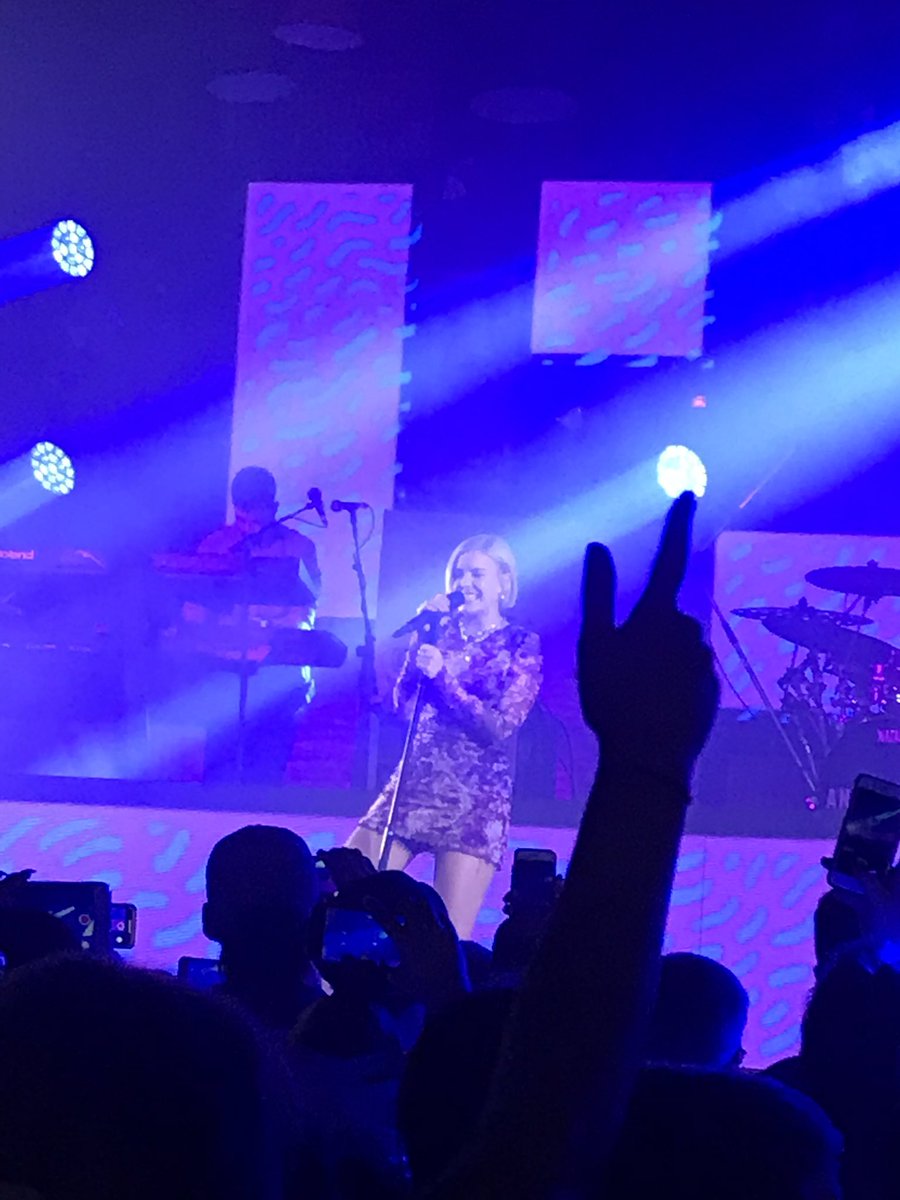 caitlinbondx's tweet photo. @AnneMarie was AMAZING last night💃🏼 (definitely rocked the elf hat whilst singing ‘don’t leave me alone’) 🎶 https://t.co/h7vrn2b2CC