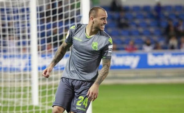 Real Sociedad facilita fichaje de Sandro al Villarreal atacando al Betis ow.ly/LjWC101mAoD