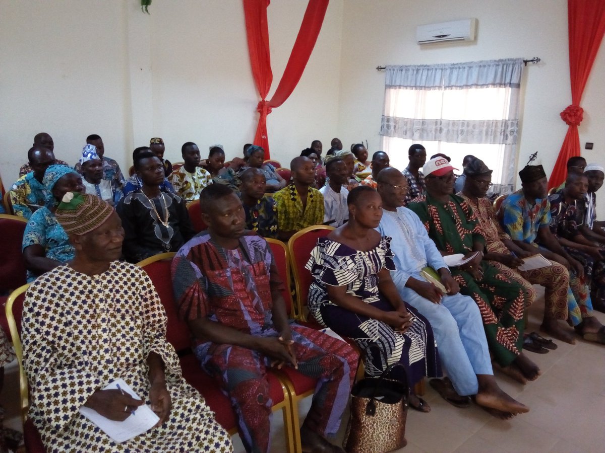 gouvbenin's tweet photo. Quelques images de la formation des membres des #SVGF /#SUGF dans la salle des mariages de la Mairie de #Ouidah. #wasexo #GouvBenin #FoncierBenin #PAGBenin https://t.co/MVqMTFSu7r