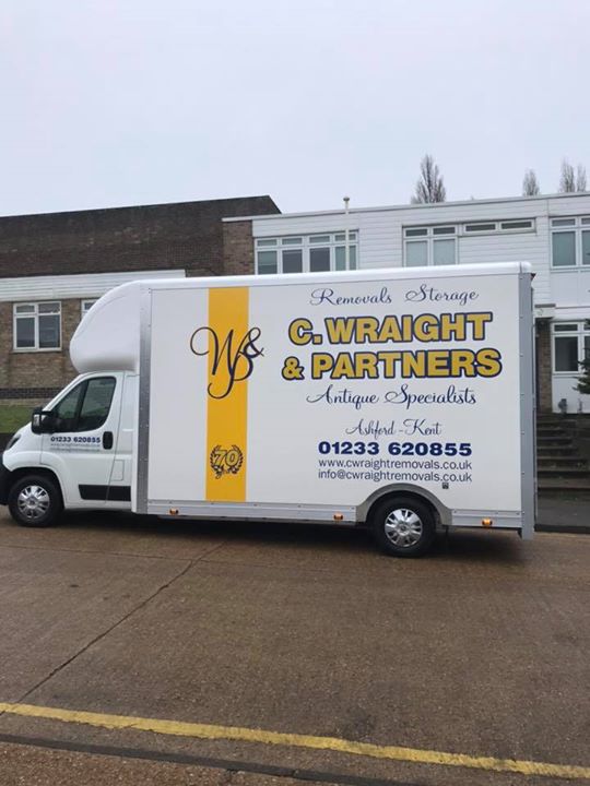 CWraightRemoval's tweet photo. We took delivery of our latest new vehicle yesterday, and it’s on its maiden removal today. Purpose built for our museum &amp; English Heritage work.
#movingantiques #removalscompany #removalskent #englishheritage https://t.co/tXXfalin3u https://t.co/aziUGeP2IH