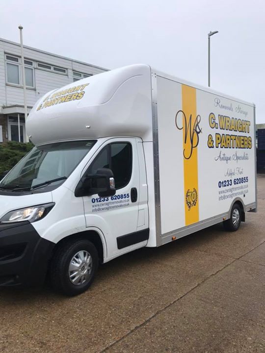 CWraightRemoval's tweet photo. We took delivery of our latest new vehicle yesterday, and it’s on its maiden removal today. Purpose built for our museum &amp; English Heritage work.
#movingantiques #removalscompany #removalskent #englishheritage https://t.co/tXXfalin3u https://t.co/aziUGeP2IH