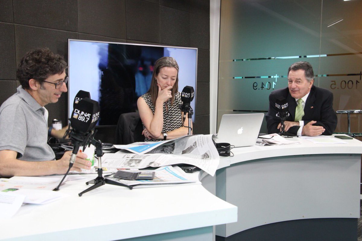 Minrel_Chile's tweet photo. Canciller @robertoampuero se refiere en @RadioDuna a los capítulos del nuevo acuerdo comercial con #Brasil 🇧🇷, que beneficiará a ciudadanos de ambos países. Escúchalo aquí 👉🏻 https://t.co/CoIon9pxWP https://t.co/lCJcxVW1Zb
