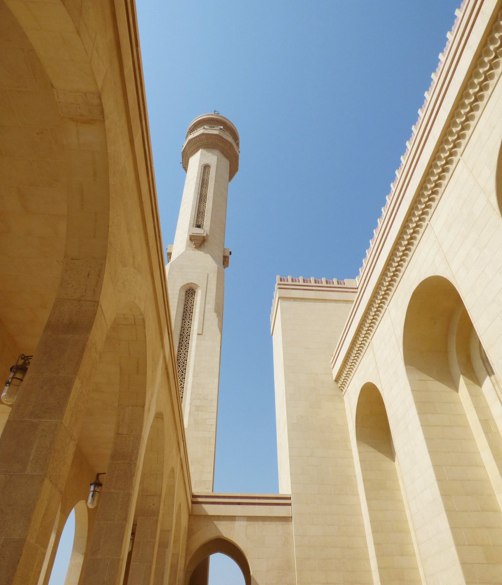 FraserBahrain's tweet photo. With delightful doors from India, and wool carpets all the way from Ireland, our #WednesdayWisdom advice is to visit Al Fateh Grand Mosque! 🕌 Have you taken a tour before?
#AlFatehGrandMosque #Bahrain #Manama #BahrainMosque #BahrainOursYours https://t.co/rZmVwow5kA