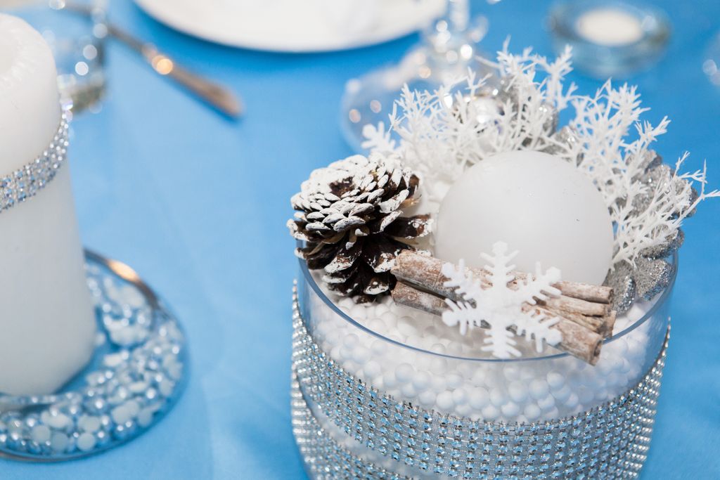 If you are planning a winter wedding why don’t you transform it to a winter wonderland with a little snowflake decoration? #christmaswedding #winterwedding #winterweddingideas #winterweddingdecorations