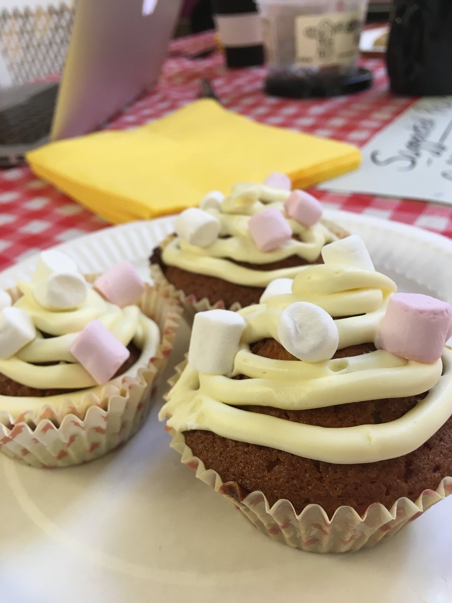 PaulMrchnd's tweet photo. What do you think?? 😍🍰🍰 #cupcakes #for #charity @LSBSU stop by and get one - it’s for a good cause ✌🏼 https://t.co/6WvcKQpRxP