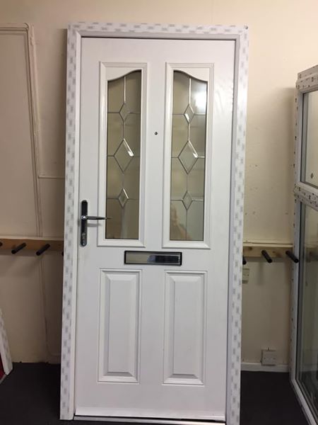 WindowsSelect's tweet image. #Bargains Ex Showroom Composite Doors only £500 each fitted subject to survey Trade prices available too. Visit @WindowsSelect Showroom Burton or ring 01283 535765