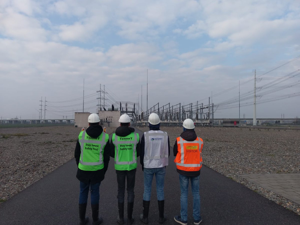 GooisLyc's tweet photo. PWS en meesterproef leerlingen op bezoek bij #Tennet voor hun #project over de nieuwe #hoogspanningsmasten. #PWS #meesterproef https://t.co/b78dYwREMk