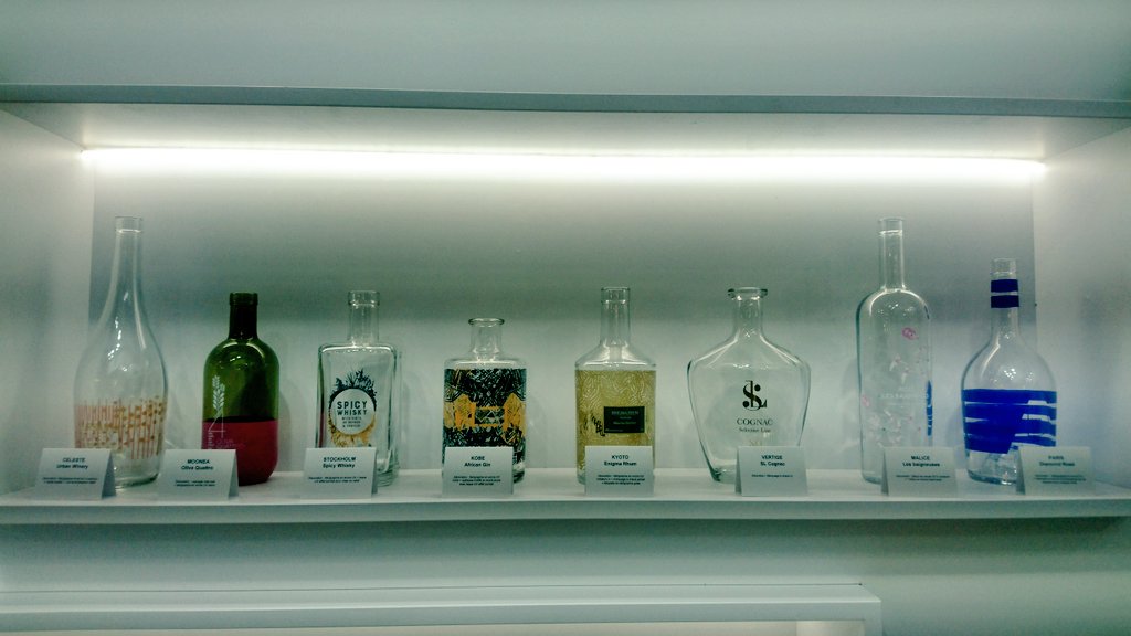 Vignovin's tweet photo. Les dernières collections de bouteilles @verallianews, #voa et #SelectiveLine en présentation au @vinitechsifel #VinitechSifel https://t.co/YdYv1UkUQe