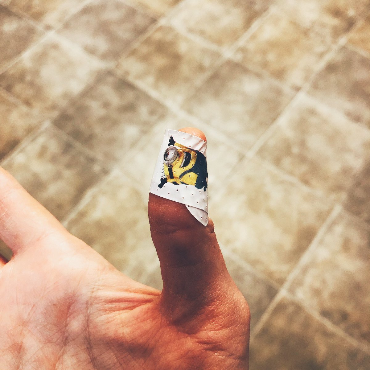 lemonmomcanada's tweet photo. Cutting your finger as a parent #minions #parenting #kidhouse #knivesaresharp #GoodMorningWorld #humpday https://t.co/mkJQR7pVaE