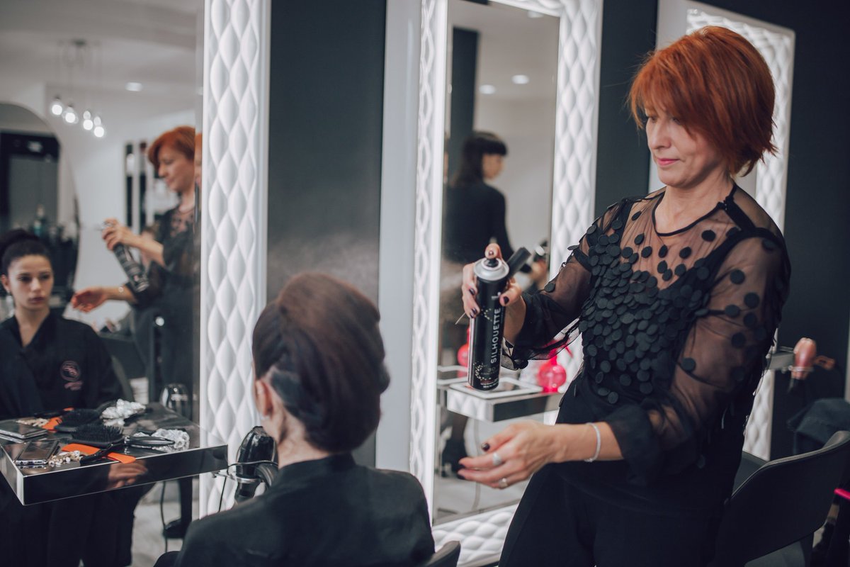 GiulioTolli's tweet photo. Una piccola anteprima della mia collaborazione con Evelina Parrucchieri. Una giornata passata tra nuove acconciature e abiti importanti 😍

Qui un po' di backstage! 📸 https://t.co/O7r4ojXDrx