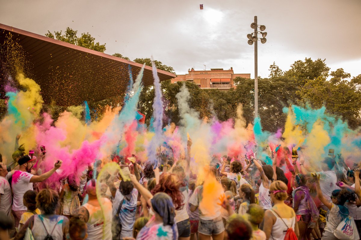 ¡Con muchas ganas de holi! 😁😁
#HoliDolly #GanasDeFiesta #Fiestas #Holi #PolvoHoli