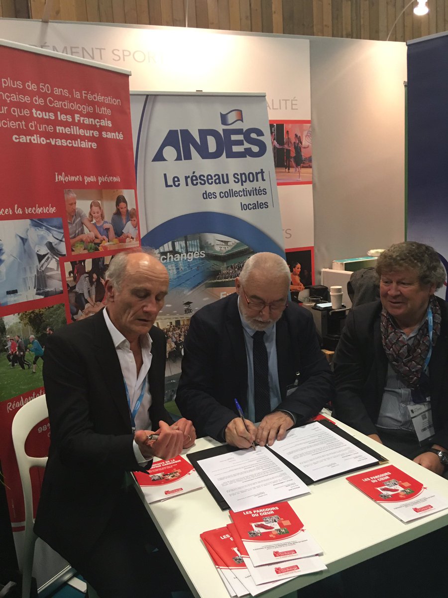 À la rencontre du @ReseauAndes au @salondesmaires avec son président, Marc Sanchez, et Cyril Cloup, et qui a officialisé hier sa collaboration avec la @fedecardio sur le #sportsanté par la signature d'un partenariat.
@MarcSan15391449 @connectcyr
#LeSportCompte #ParcoursduCoeur