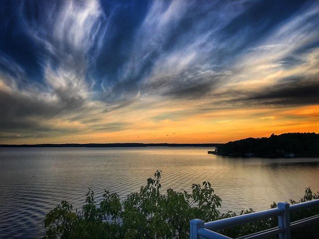 nbnewmedia's tweet photo. Photo by @nbrudnicki. These breathtaking sunsets over Lake Muskoka are always magical.  #Muskoka #LakeMuskoka #MuskokaLakes #Bracebridge #sunsetlovers #TouchstoneResort #lake #water #sunset #MuskokaLife #DiscoverMuskoka #sunsets #sunset_vision #sunset_pi… https://t.co/dlBaN8U48R https://t.co/d5YH0yaLiS