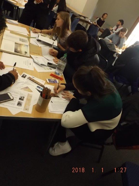 WApost16's tweet photo. Last week post 16 students enjoyed learning how to critically analyse works of art in a workshop ran by @Articulate . https://t.co/48ud4Hf5Cz