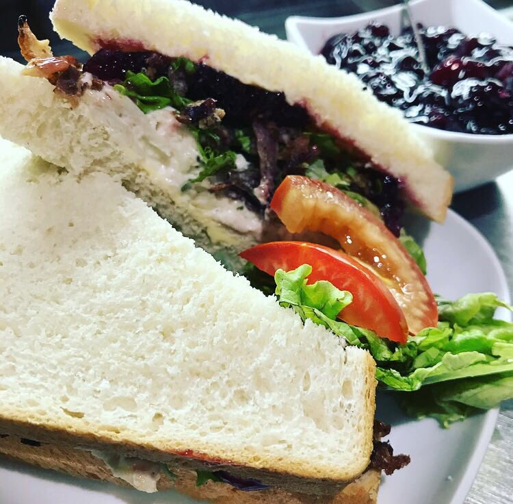 It’s beginning to look a lot like turkey! 🥪🍗💜🎄 #turkeystuffing #cranberry #bacon #sandwich #yumyum #feelingfestive #instafood #coffeeshop #thecoffeehouse #sudburysuffolk 🎄🥪