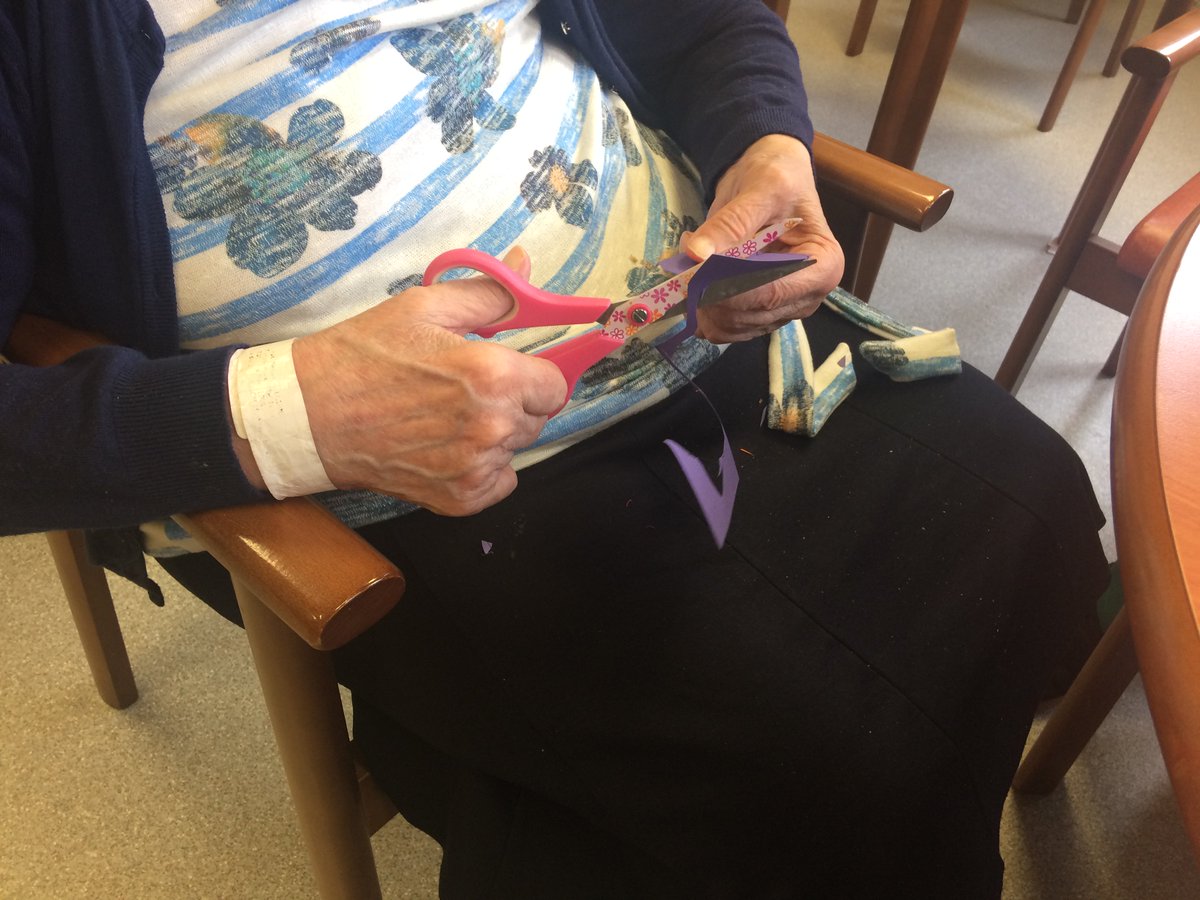 dory7271's tweet photo. @maindeeprimary The intergenerational project with St Woolos Hospital is well underway.   The girl's really enjoyed their craft activities and singalong and can not wait for the next visit #ethicallyinformedcitizens #wellbeing #dementiafriends https://t.co/U9Kfs6bOo4