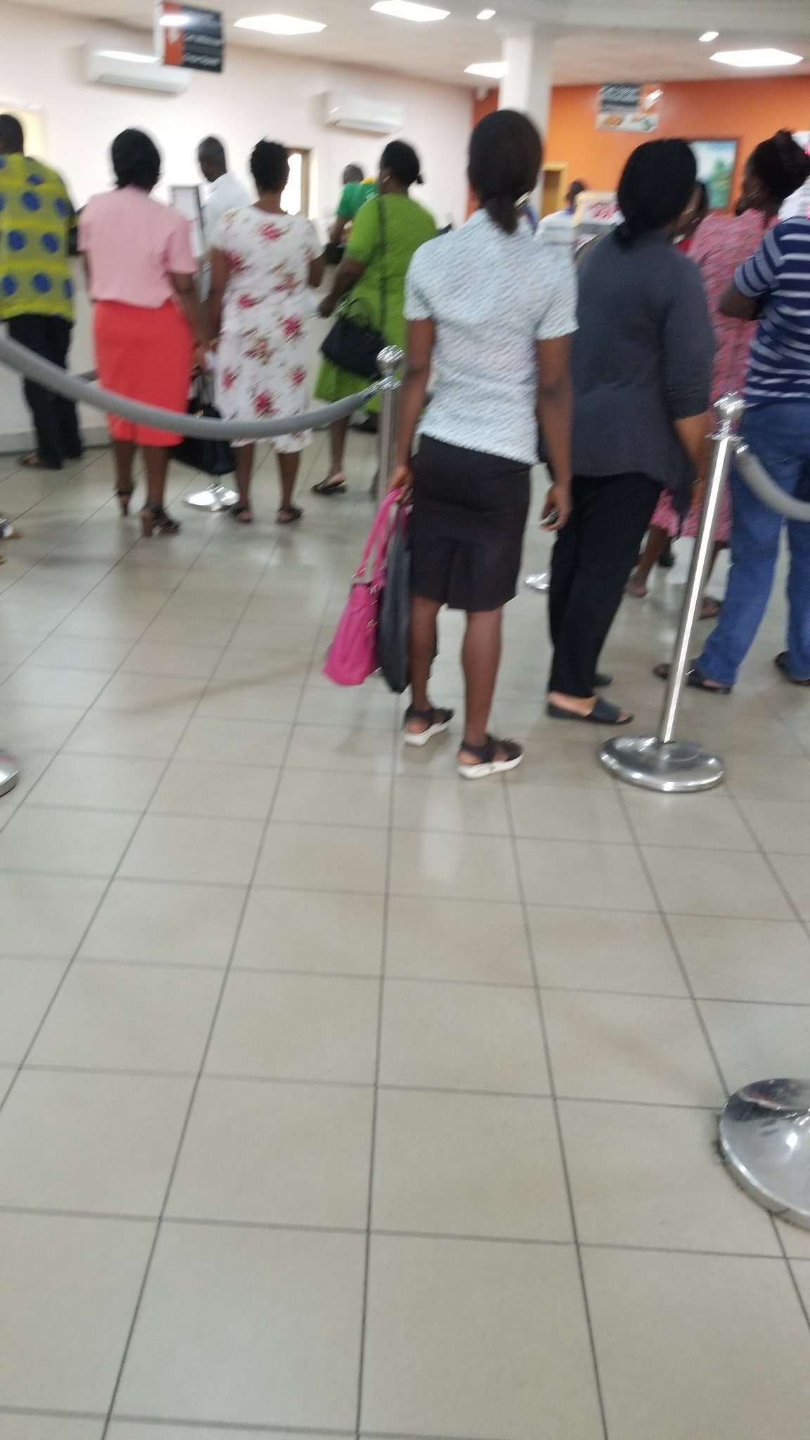 China Acheru on X: This is my bank @gtbank. The queue is in 3