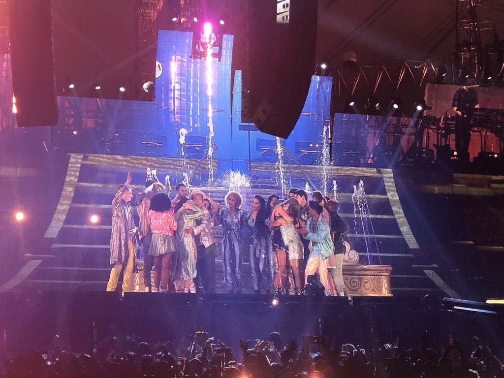 ENCERRADA! Taylor Swift faz último show da "reputation tour" no Japão
