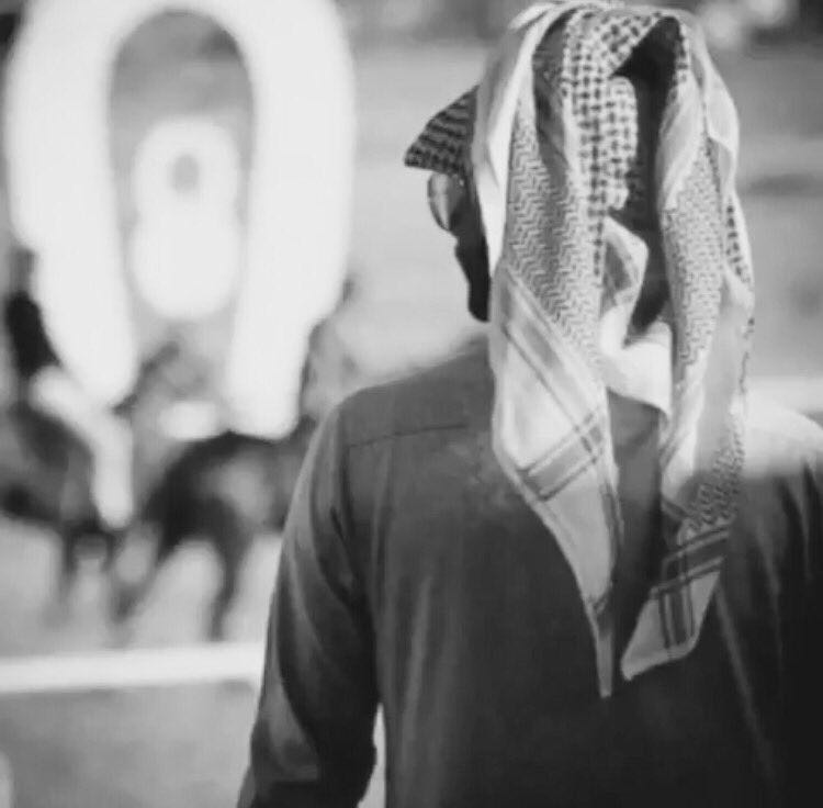 *اسمع مني اسمع💞*

*بعض المواقف تجي وتروح ماتبقى*

*وبعض المواقف صداها بالعمر باقي*

*ياصاحبي لامعي تتعب ولا تشقى* 

*يتبدل الوقت وأخلاقي هي أخلاقي*

*إن جيت أرحب وإن ماجيتني تبقى*

*أكثر إنسان عزيته من أعماقي*