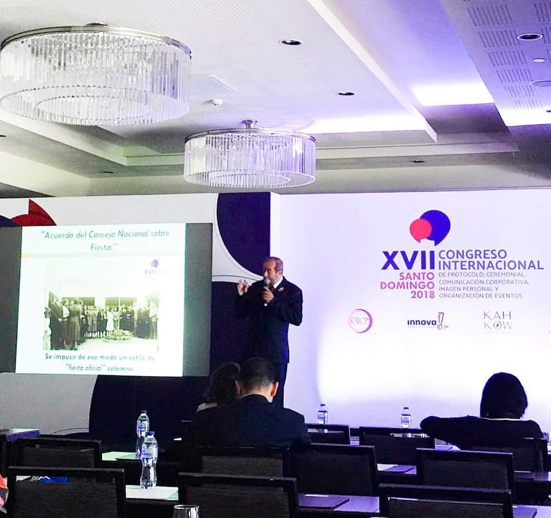 Red_RRPP's tweet photo. Santo Domingo 2018: "Capital Mundial del Protocolo"
XVII Congreso Internacional de Protocolo
Francisco Caligiuri nos presenta: El ceremonialismo como factor determinante de la homogeneización cultural. 
#CIPROSANTODOMINGO18
#protocolo  #RelacionesPúblicas #Acrep #Redarp https://t.co/ZkAsQL9Owz