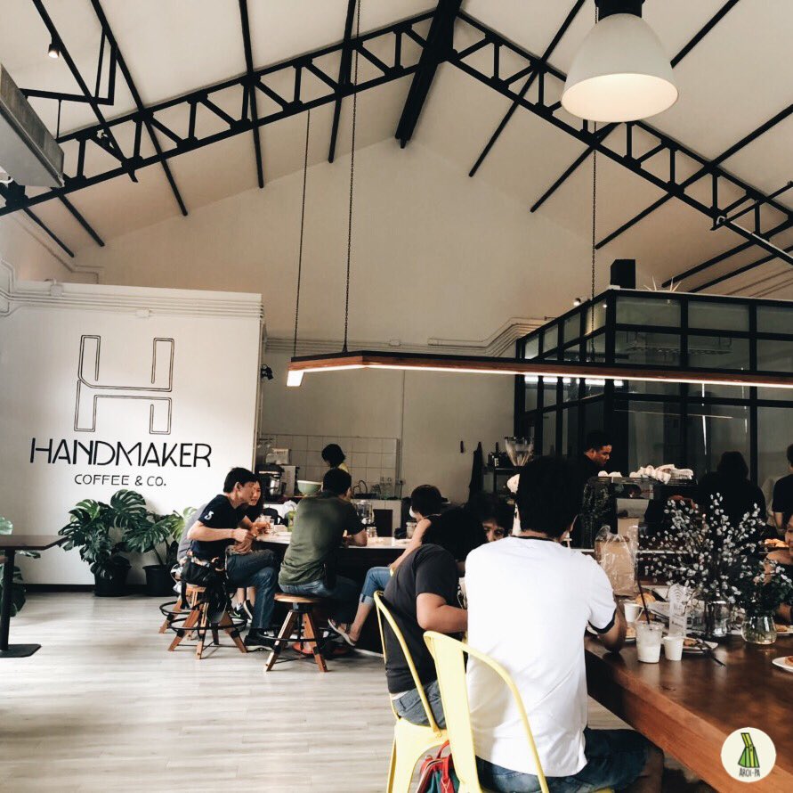aroipa's tweet image. An elegant high ceiling cafe located along ratchapruek road serving great baked goods and some good quality  coffee😋
.
📍 Handmaker Coffee &amp;amp; Co
@aroii #aroipa