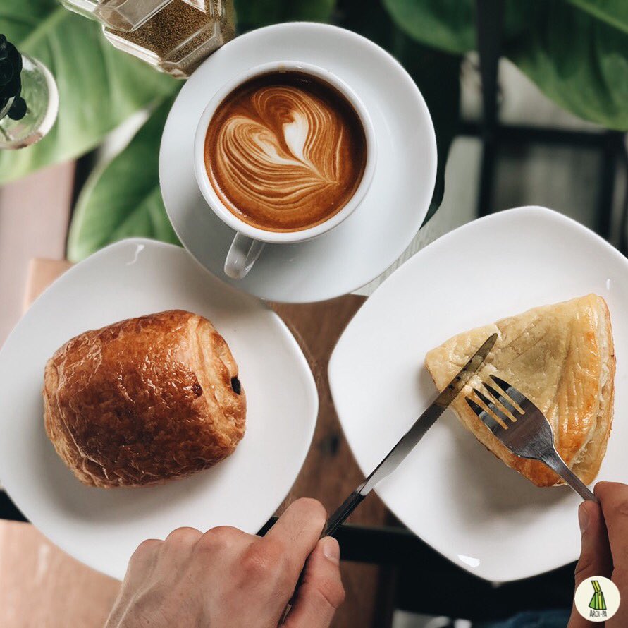 aroipa's tweet image. An elegant high ceiling cafe located along ratchapruek road serving great baked goods and some good quality  coffee😋
.
📍 Handmaker Coffee &amp;amp; Co
@aroii #aroipa