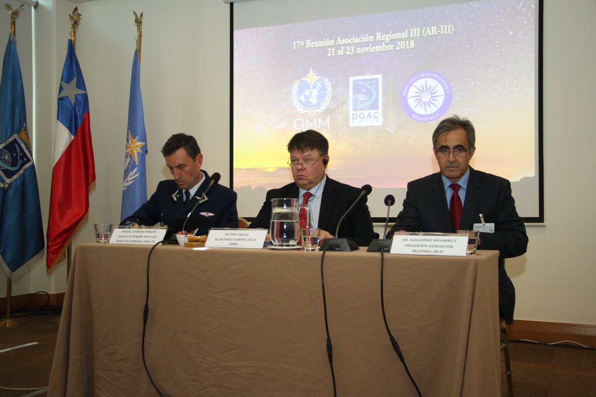 meteochile_dmc's tweet photo. El Secretario General de @WMO, Profesor Petteri Taalas, junto al Director @DGACChile (S), General de Brigada Aérea (A), Rafael Carrere y el Director @meteochile_dmc Guillermo Navarro, inauguran la 17ª Reunión de la Asociación Regional #ARIII @DGACChile @FACh_Chile @onemichile https://t.co/gyjufEnML9