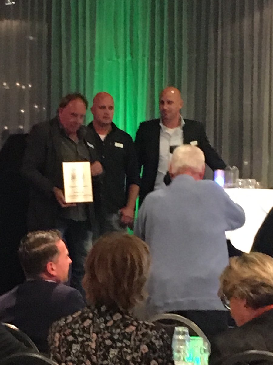 Mooie en trotse winnaar van #energiekAlmelo, in hun 50e jaar: #GanzeboomTransmissies. Ook #TechnologyUnlimited en #OosterveldGrondverzet zijn terecht genomineerd en prachtige innovatieve bedrijven in #Almelo. Proficiat allen!
