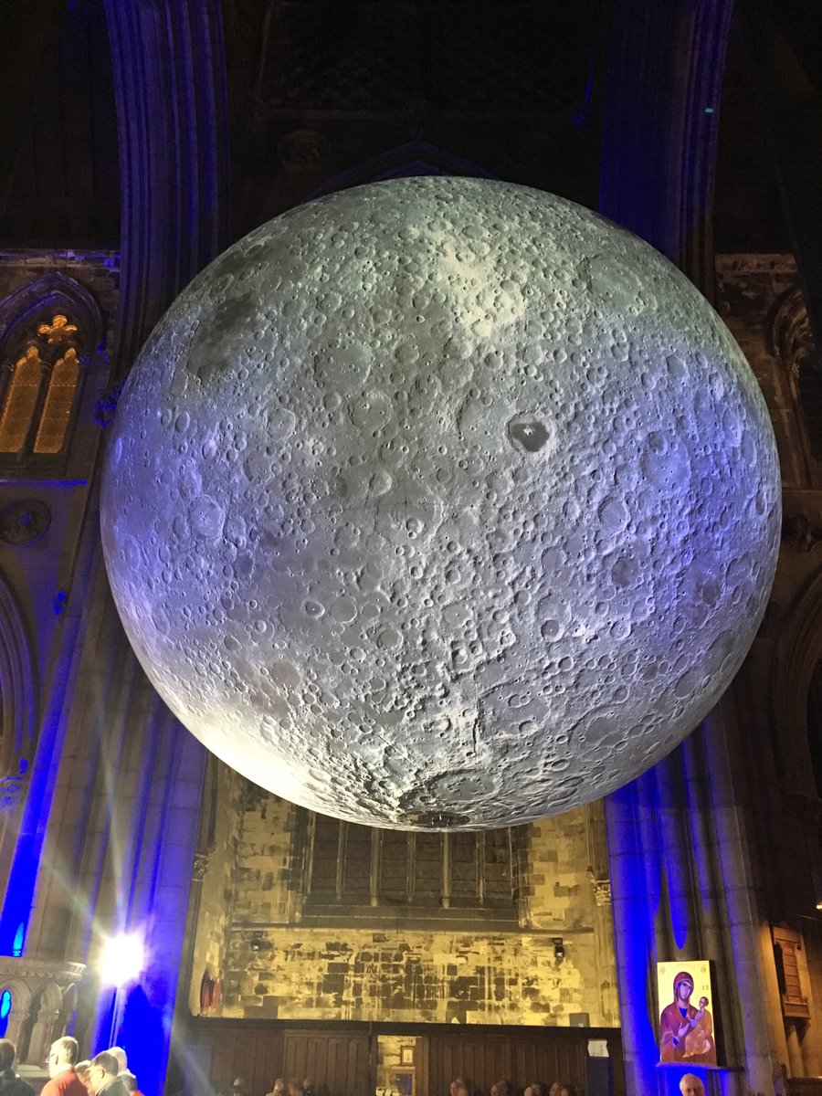 Well just look at that moon we are getting ready to sing under the moon.  We all share the same moon ⁦@ace_thenorth⁩ #doncasterminster