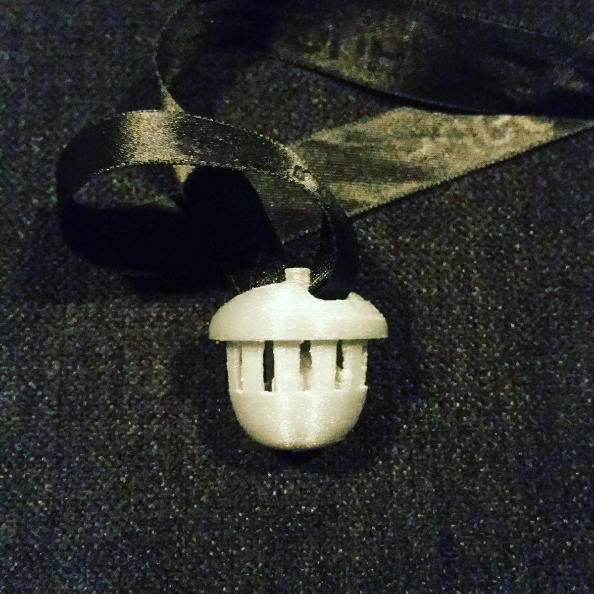 HTECQ2's tweet photo. Impression de grelots, et pour répondre à vos interrogations : Oui ils fonds du bruit !
#3dprint #3dprinting #impression3d #imprimante3d #grelot #grelots #clochette #clochettes #bell #bells https://t.co/Fzo4f65gs7