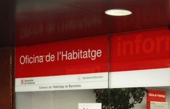 evabaror's tweet photo. El @sindicdegreuges destaca la quota de responsabilitat en materia d'equipaments penitenciaris q #Barcelona ha d'assumir d'ençà dl tancament de la #Model + els problemes recurrents i creixents en materia d'emergencia habitacional i accés a l'#habitatge a la ciutat. #Informe2017 https://t.co/Ti645O5I4K