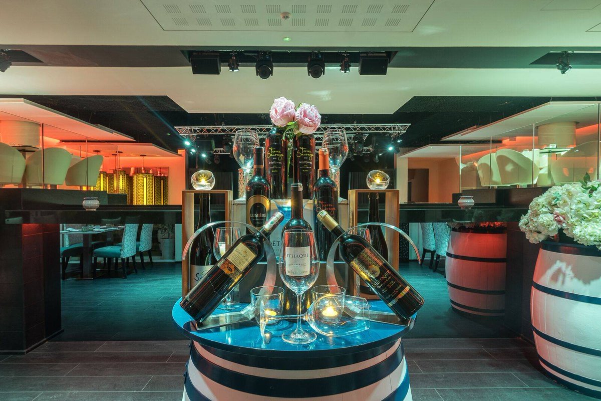 Les amateurs de grands vins et de millésimes trouveront assurément leur bonheur dans notre carte. 🍷

#TastefulExperience