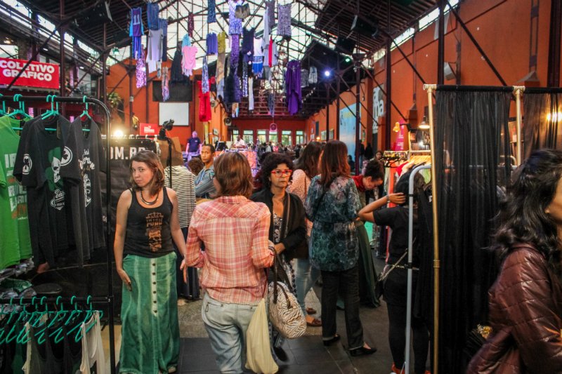 🙃 Olha que boa notícia para quem estiver no RJ neste sábado! A capital  será palco de mais uma edição do Mercado Mundo Mix. O festival de #economiacriativa reúne uma  ampla programação. A melhor parte? É tudo gratuito! Programe-se: bit.ly/2Bq70Aa   #culturagerafuturo