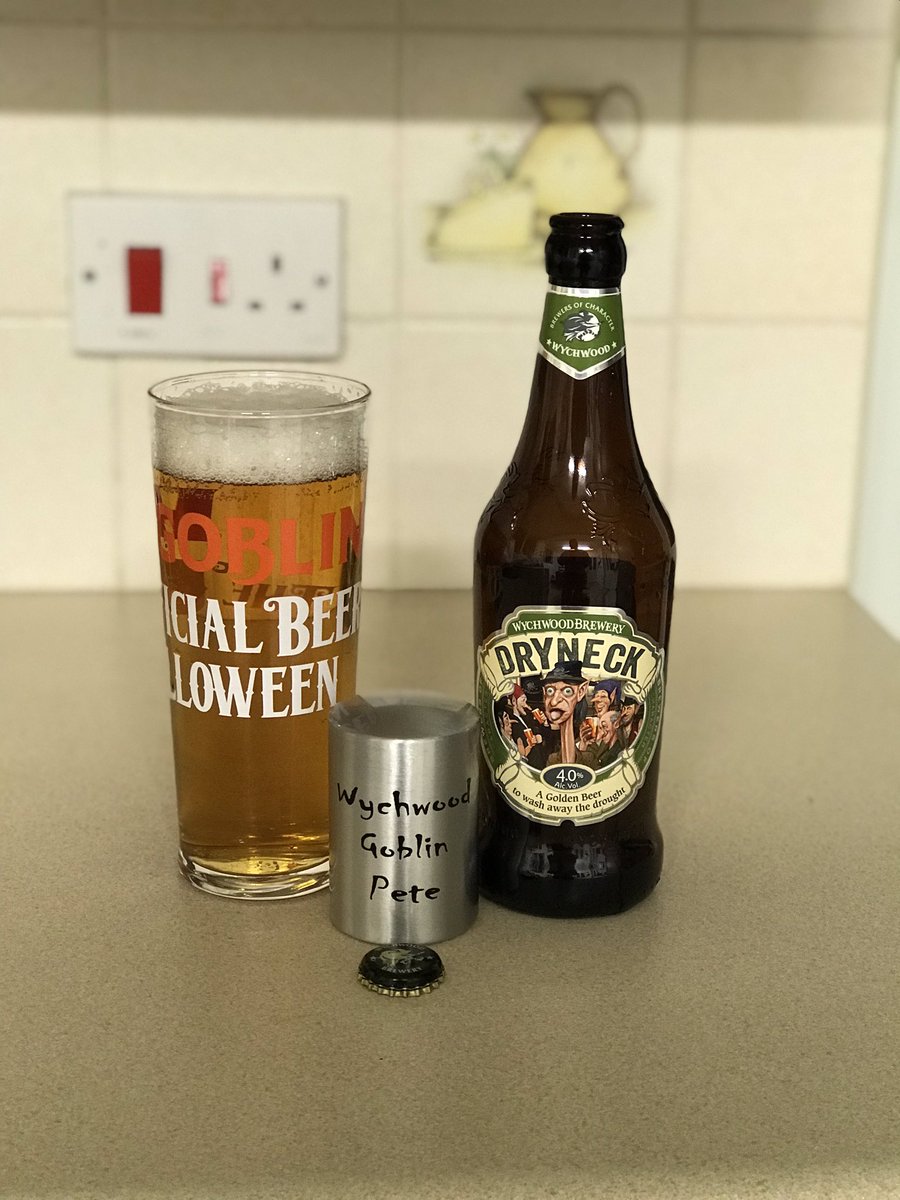 spadefeetpete's tweet photo. Here’s to the weeke........ oh hang on it’s only Wednesday, here’s to Wednesdays cheers all @WychwoodGoblins @Hobgoblin_beer #beer #drinking #ale #wychwoodbrewery #goblineer #dryneck #oxford #golden https://t.co/lIHcDTO99m