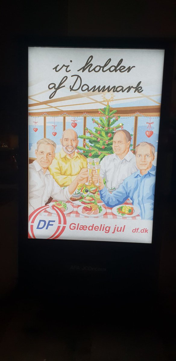 AmdiBurgess's tweet photo. I @DanskDf1995 skal man spise svin og smørrebrød for at være med i klubben. I @Folkeskolendk er der plads til alle. I #KBH har vi #EAT med retter til alle skolebørn, vegetarer, dem der kan lide svin og dem der ikke kan. #velbekomme #uddpol #integration ja tak, #segration nej tak https://t.co/mwfrjNw15e
