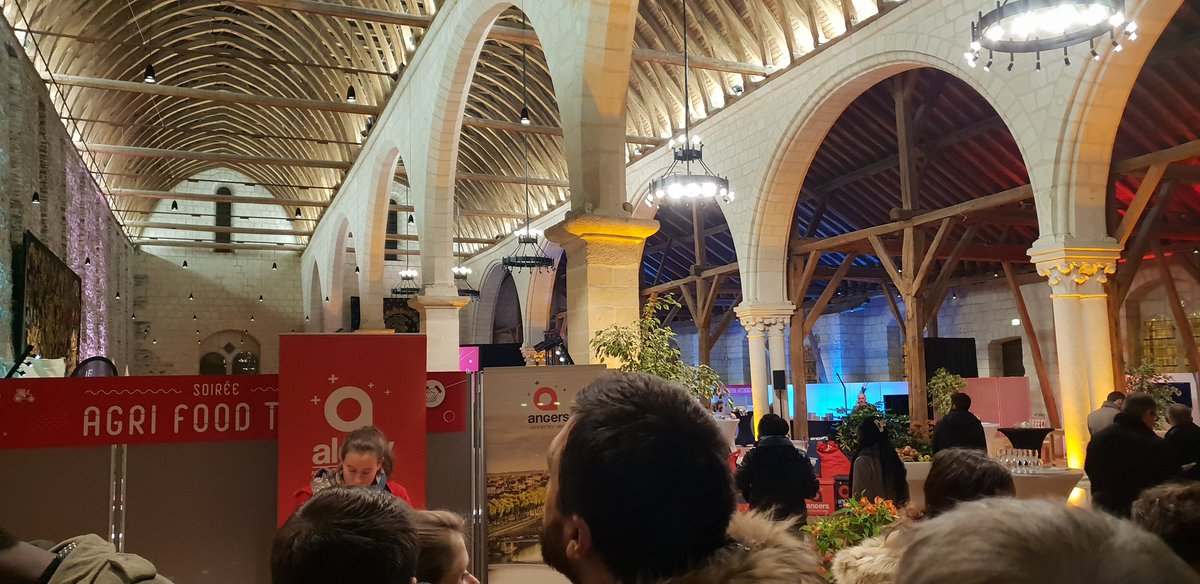 [#LearningTour] Arrivée à la soirée #AgriFoodTech. Un espace networking géant où se rencontrent solutionneurs, facilitateurs et utilisateurs !
#ConnectedWeek #AgriStartupSummit