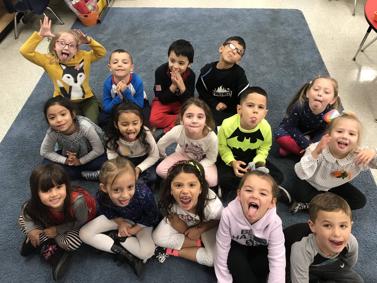 Ms_CBMiller's tweet photo. Today in Mrs. Monahan’s class we read “Turkey Troubles”. We loved watching turkey dress up in all different disguises, so he wasn’t thanksgiving dinner! @WWP_Dalers #FriendsThatReadTogether #HappyThanksgiving https://t.co/uqWMnH0iWd