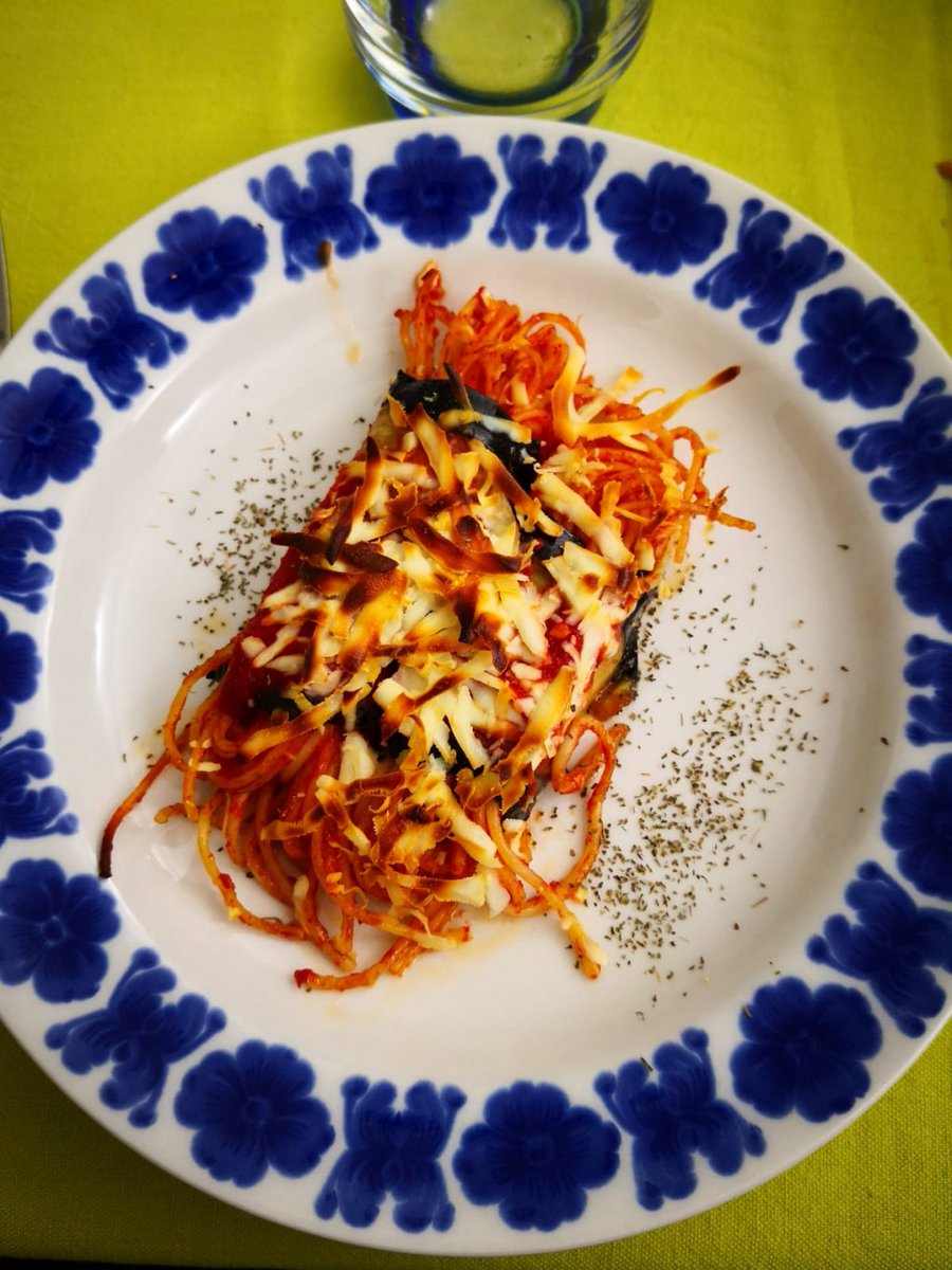 campluslife's tweet photo. Cosa avranno messo in tavola gli studenti del #CamplusSanFelice?
Nella sfida dei #4Appartamenti, chi vincerà? Una cosa è certa: si #mangia! 😋
#food #studentlife #campluslife https://t.co/cRBVPqiUZ7