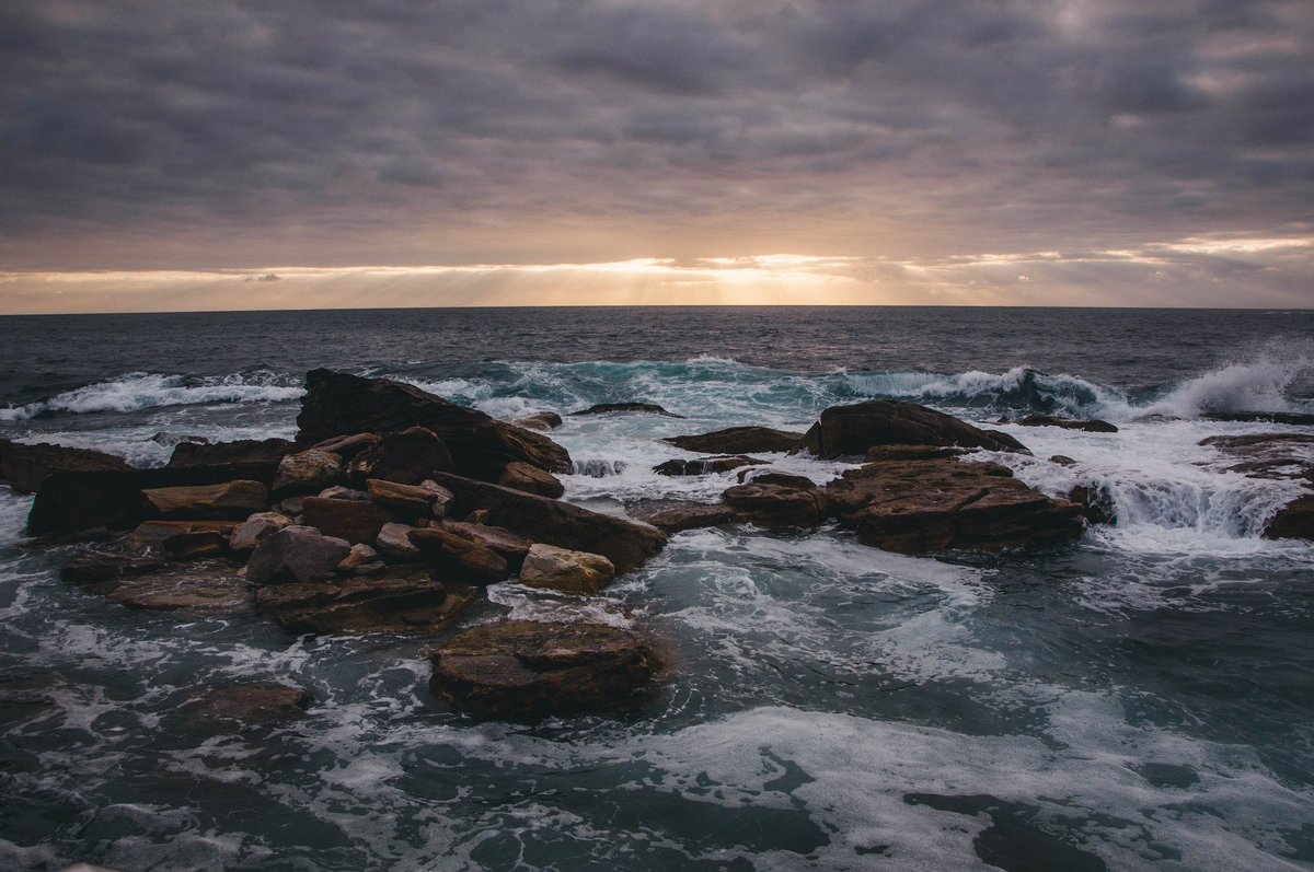 sightseekerKC's tweet photo. These #Top4Theme challenges are so fun!! :) #Top4Horizons Part 1 (because there's just too many good ones). #Norway #Mykonos #England #Sydney https://t.co/xVH1zQCgYl