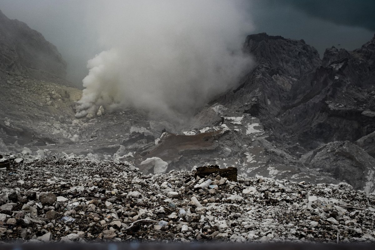 Down the Crater - Indonesia 

The Street Hub: streetbounty.com 

#StreetPhotography #Photography #Ijen #Indonesia
