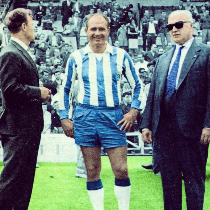 FOTOS HISTORICAS O CHULAS DE FUTBOL - Página 14 Dsi5uMmXQAAzP0a?format=jpg&name=small