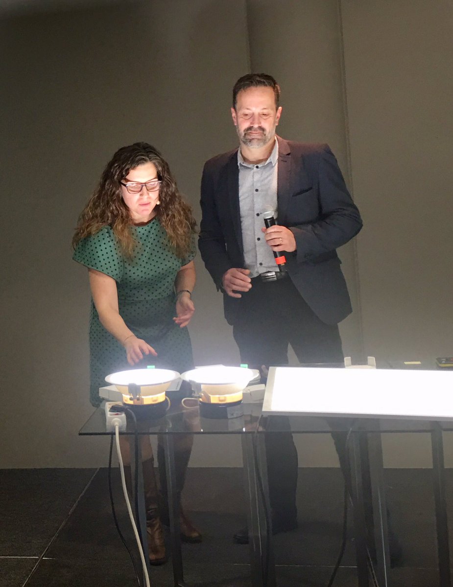 SignifyEspana's tweet photo. Y se hizo la Luz..... #conectada #InteractProBCN con Xavier, un voluntario de @AbmRexel viendo lo fácil que es nuestro sistema! https://t.co/LER91WniEH