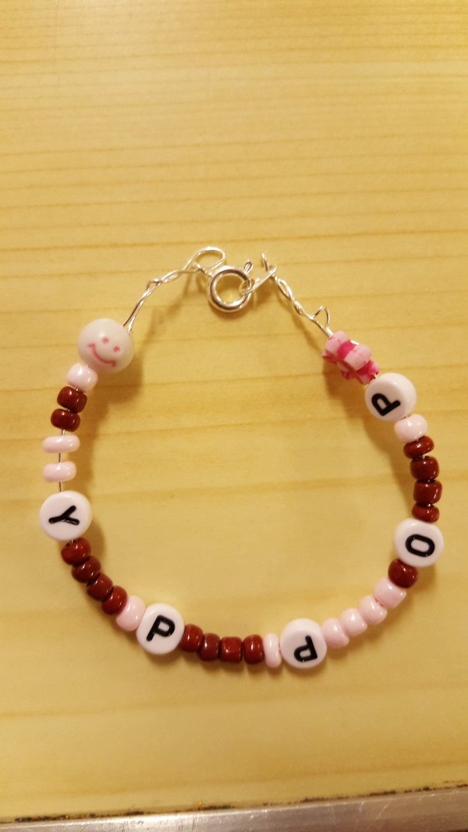 SeahavenDivisn's tweet photo. It's #WorldHelloDay! 🙋‍♀️ Did you know that the phrase "Hello World" is sometimes used as the first test message when implementing code? #brownies wrote their name in code to make #binary bracelets rounding off the @Google Digital Adventure #girlscan #everygirl @Girlguiding https://t.co/RB8Jl4qZao