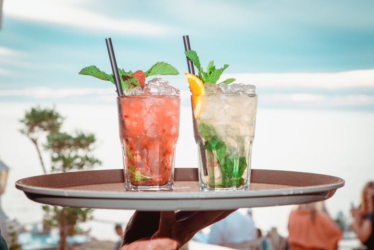 ¿Quién dice que los cócteles se toman solo en verano? 🍸